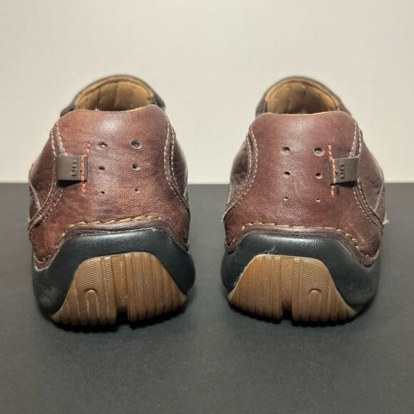 Mens CLARKS Unstructured Brown Leather Slip On Casual Shoes / Size 9.5 Medium - Picture 4 of 8